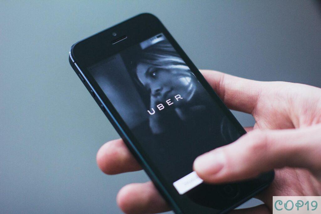Uber anuncia el despliegue de robotaxis a partir de 2026