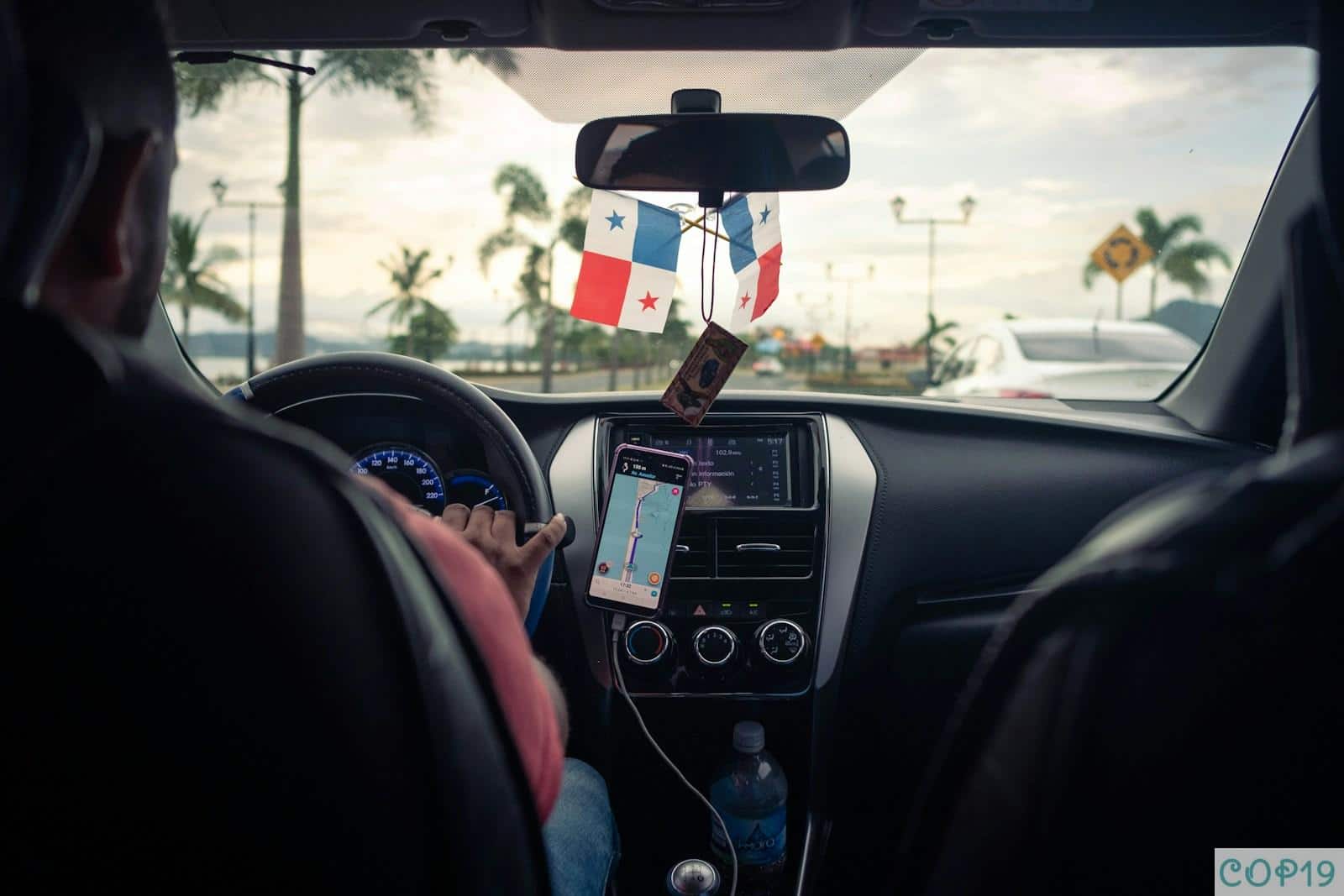 Uber anuncia el despliegue de 20.000 robotaxis a partir de 2026